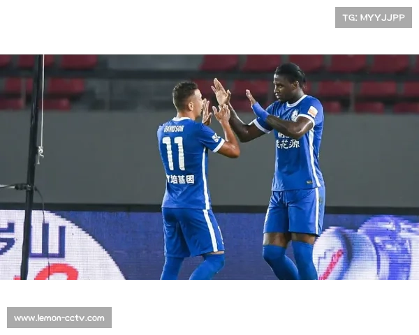 武汉三镇1-5山东泰山,赛季末防守崩盘陷低迷